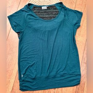 Athleta Teal Short Sleeve Scoopneck Women's Tee with stretchy gathered Waistband